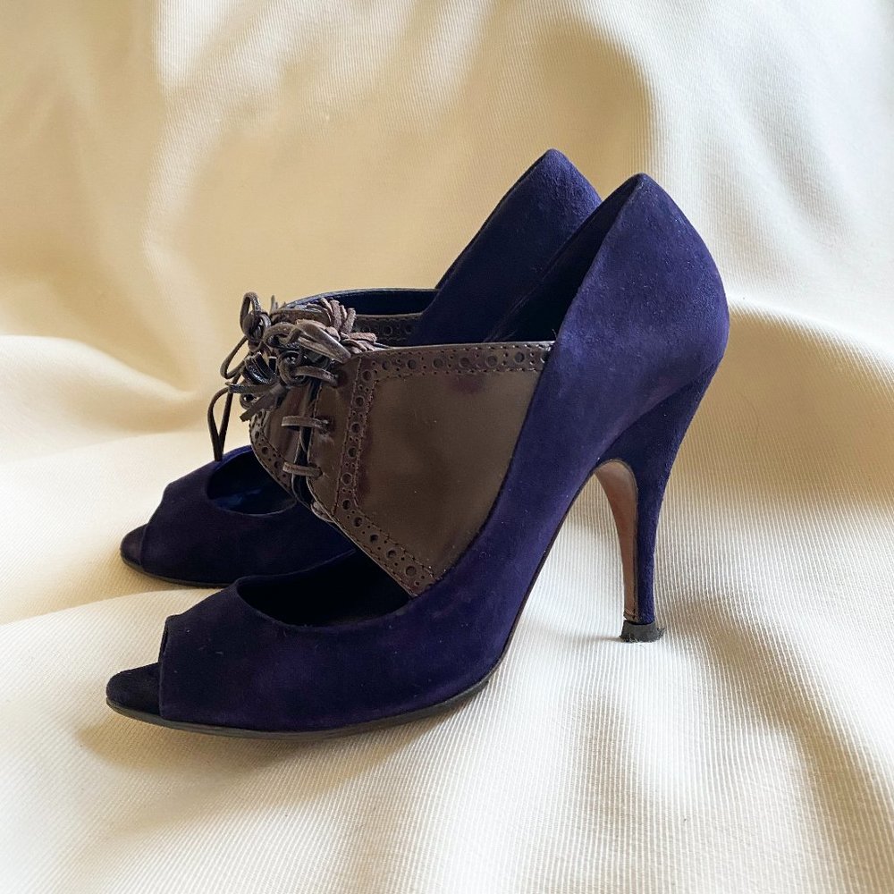 Moschino Cheap & Chic Purple Suede Peep Toe Spectators, size 38 (fits wide)
